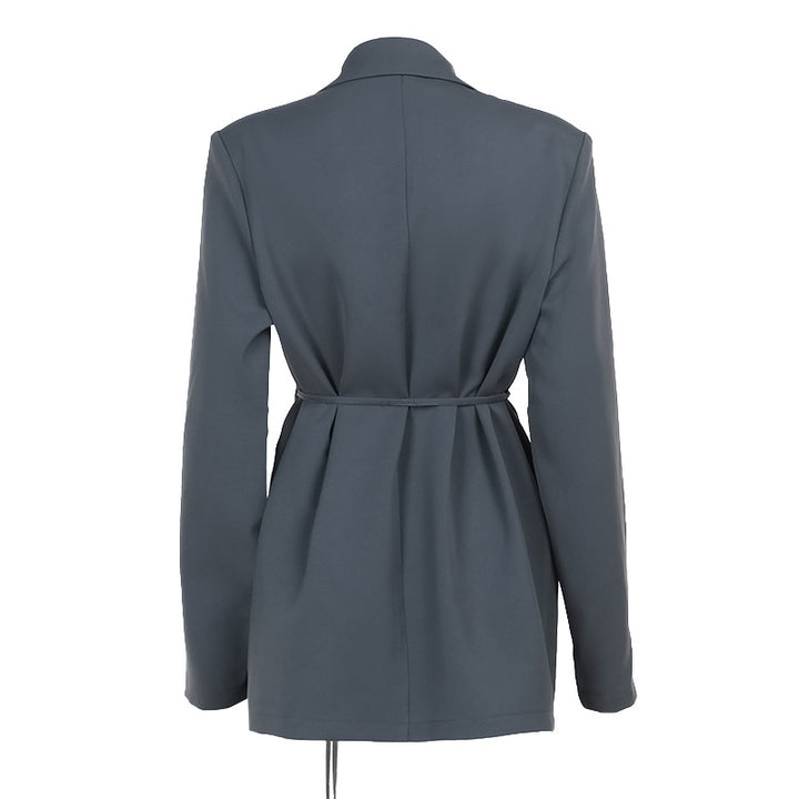 Mira™ Elegante in ogni dettaglio. Un blazer che unisce raffinatezza, femminilità e sicurezza. Pensato per distinguersi con classe.